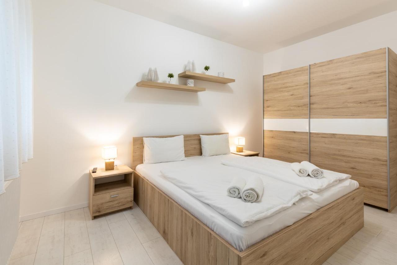 Léda Apartmanok Siófok Extérieur photo