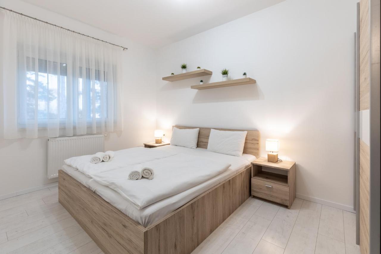 Léda Apartmanok Siófok Extérieur photo