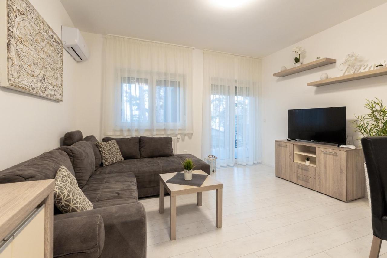 Léda Apartmanok Siófok Extérieur photo